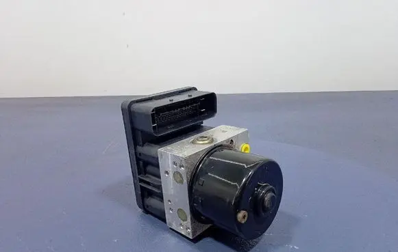 Volvo V50 ABS Pump 30672506