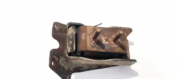 Iveco Daily 30.8 - 9 Engine mount bracket