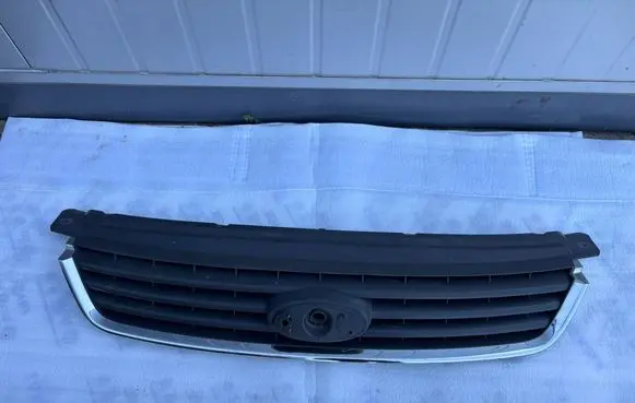 Ford Kuga I Front grill 8V41R7081A