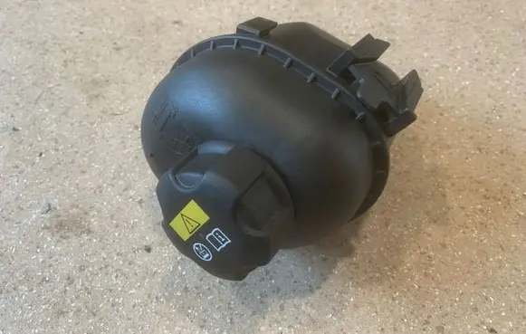 BMW X3 G01 Coolant expansion tank/reservoir 8610661