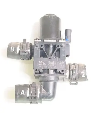 Jaguar I-Pace Coolant heater control valve J9D318495AA
