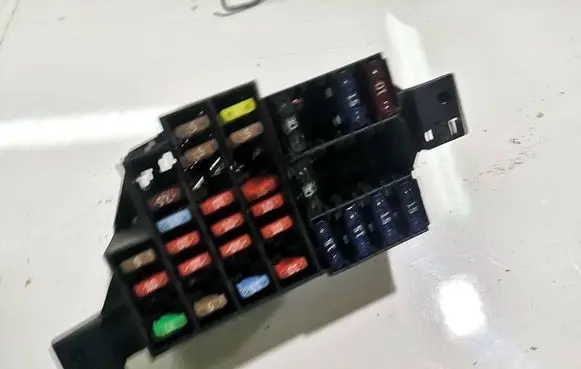 Dacia Sandero Fuse box set 7703297597