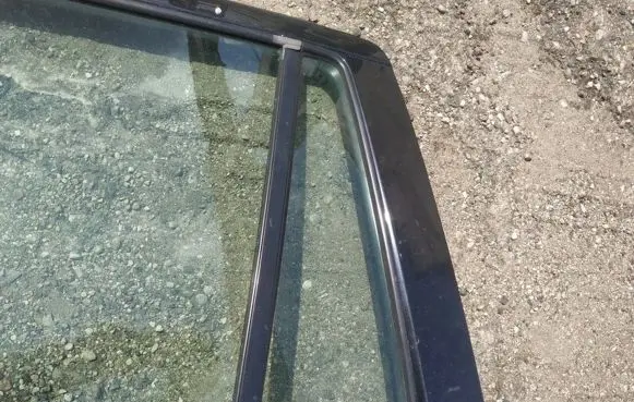 Mazda 2 Rear vent window glass 