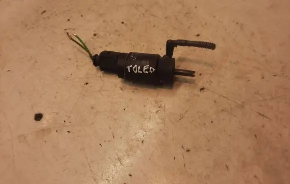 Seat Toledo II (1M) Windscreen/windshield washer pump 1J5955651