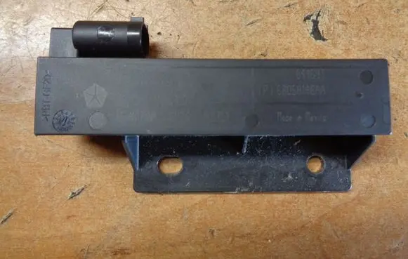 Fiat 500X Aerial antenna amplifier 68068148AA
