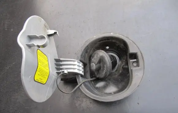 Peugeot Bipper Fuel tank cap 1353354080