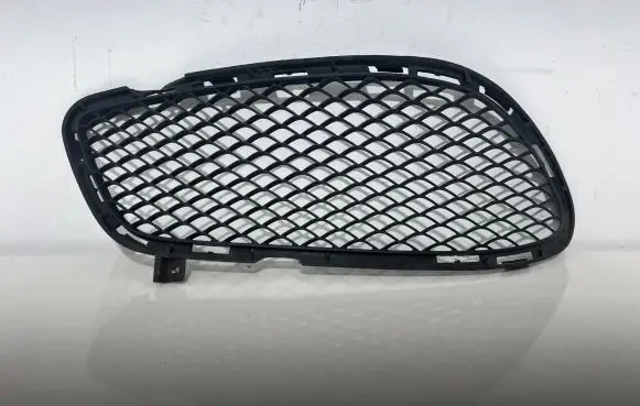 Mercedes-Benz CLS C218 X218 Front bumper lower grill A2188851923