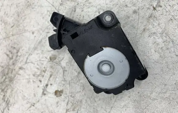 Citroen C3 Air flap motor/actuator T1006419G