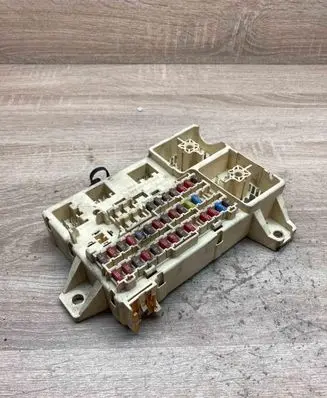 Jaguar S-Type Fuse module 6R8T14A067AA 0103071