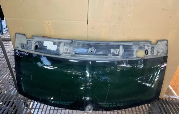 Volkswagen Touareg I Rear windscreen/windshield window 