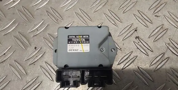 Toyota Prius (XW20) Heater blower fan relay 8716547020