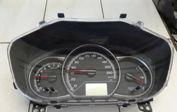 Toyota Yaris Speedometer (instrument cluster) 83800-04270