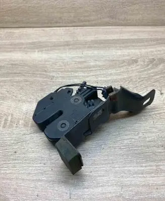 Volvo S80 Engine bonnet/hood lock/latch loop/hook 9133209 9133299