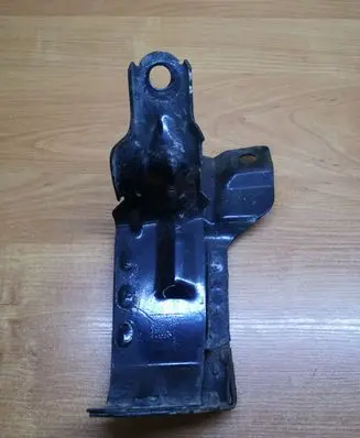 Volvo V60 Radiator mount bracket 31261931