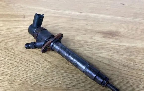 Volvo XC70 Fuel injector 8658352