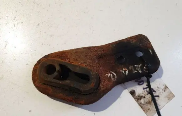 Opel Astra H Radiator mount bracket 