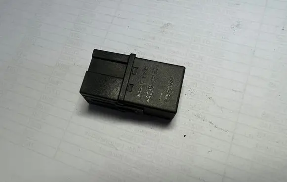 Volvo S40, V40 Other relay MB95338211 95338211