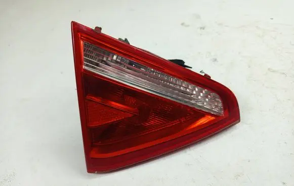 Tailgate rear/tail lights