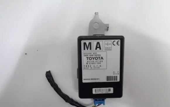 Toyota Auris E180 Door central lock control unit/module 89740-02100