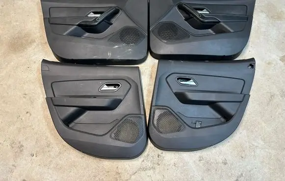 Dacia Duster II Front door card panel trim 