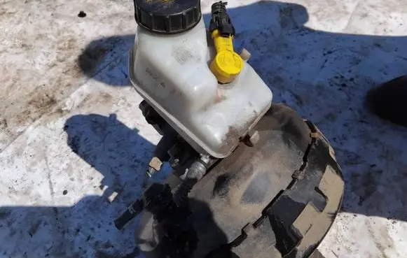 Opel Insignia A Brake fluid reservoir 03.350890241 03.3508-9024.1