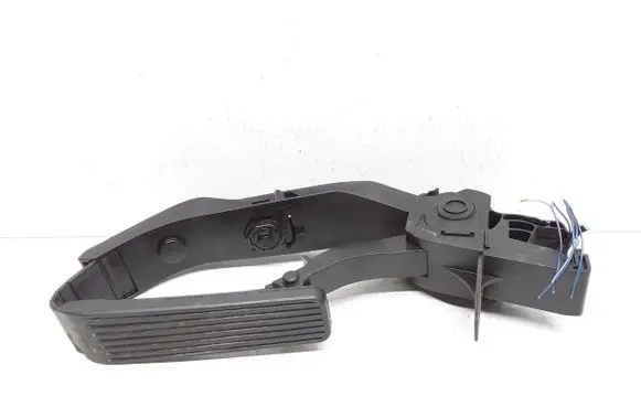 Mercedes-Benz E W211 Accelerator throttle pedal A2113000404