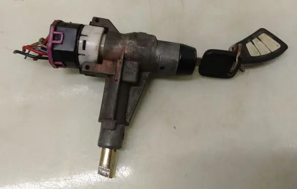 Audi 80 90 S2 B4 Ignition lock 893905851