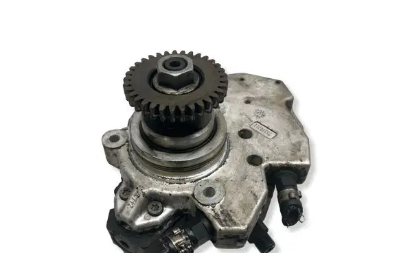 Mercedes-Benz E W211 Fuel injection high pressure pump A6420700201