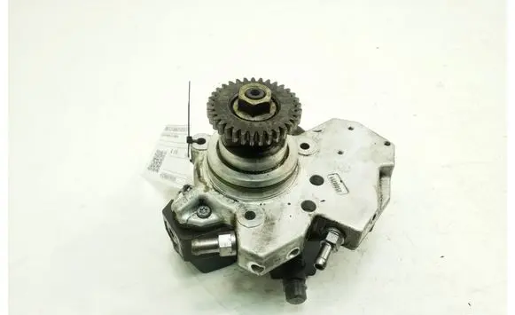 Mercedes-Benz CLS C219 Fuel injection high pressure pump 
