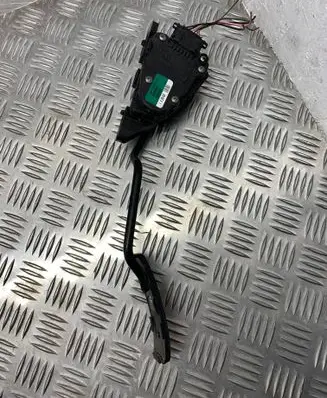 Mitsubishi Carisma Accelerator throttle pedal 30865643 M865643 6PV00830101