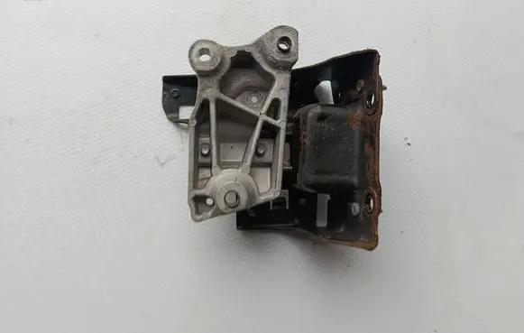 Citroen C3 Aircross Gearbox mount 9801521580