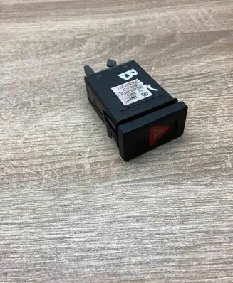 Volkswagen PASSAT B5 Hazard light switch 3B0953235B
