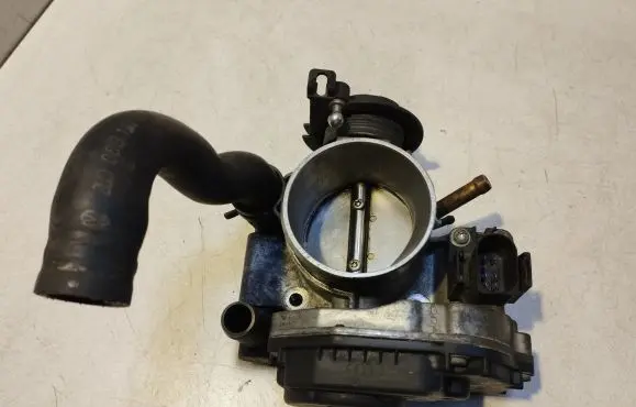 Volkswagen PASSAT B5 Throttle body valve 408237212002 058133063H