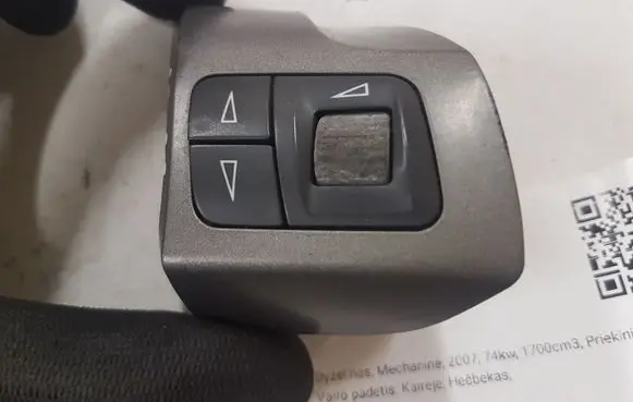 Steering wheel buttons/switches