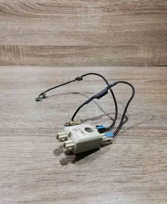 BMW 7 F01 F02 F03 F04 Aerial antenna amplifier 9118261 213675 28213327