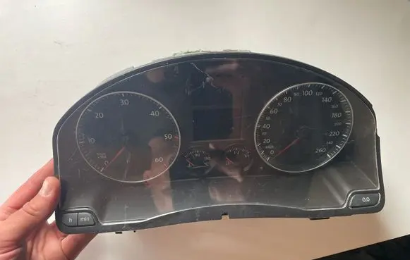 Volkswagen Touran I Speedometer (instrument cluster) V0020000