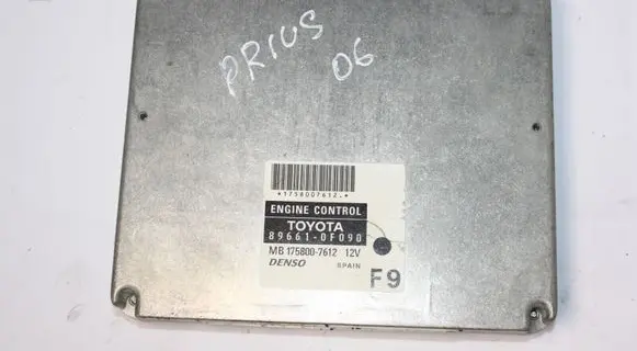 Toyota Prius (XW20) Engine control unit/module 896610F090 1758007612