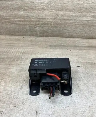 Mercedes-Benz A W168 Glow plug pre-heat relay 0255452832 899075000