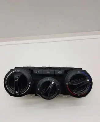 Peugeot 208 Climate control unit E1063071