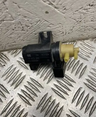 Opel Insignia A Turbo solenoid valve 55573362