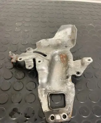 Mercedes-Benz CLA C117 X117 W117 Fuel pump bracket 