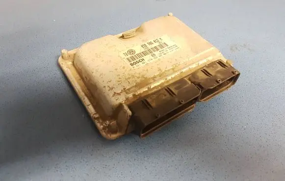 Volkswagen Golf IV Engine control unit/module 038906012M 0281001979