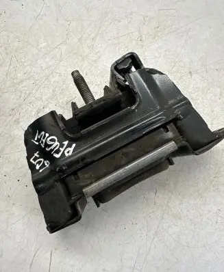 Engine mount bracket