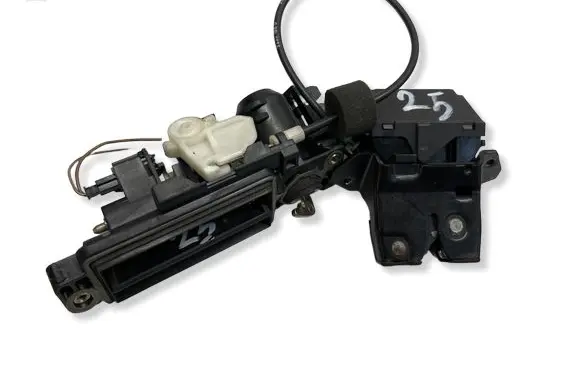 Mercedes-Benz S W220 Loading door lock A1717500085 A1717500185 A2037500693