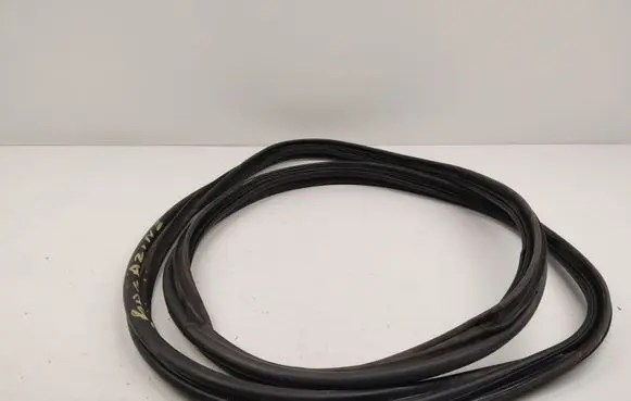 Renault Latitude (L70) Trunk rubber seal (body) 