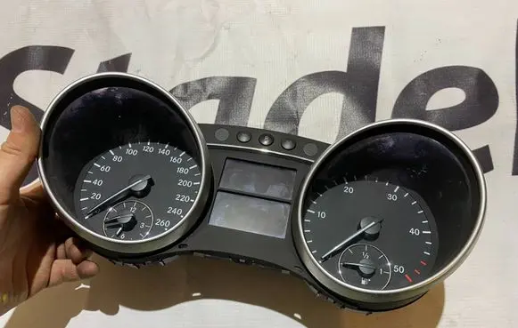 Mercedes-Benz ML W164 Speedometer (instrument cluster) A1645404947 1645404947