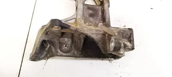 Subaru Forester SF Engine mounting bracket 1104141