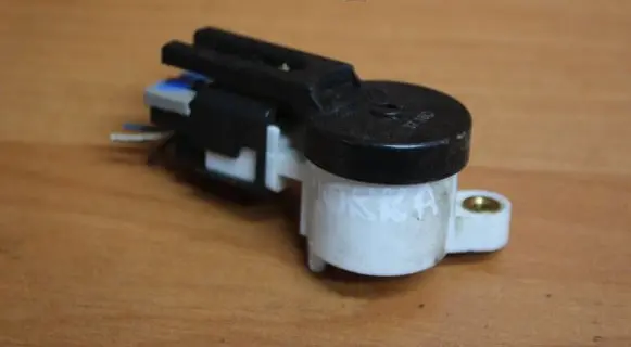 Opel Mokka Clutch pedal sensor 10302722