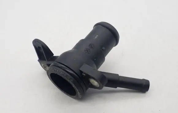 Volkswagen Jetta VI Engine coolant pipe/hose 06K121132E