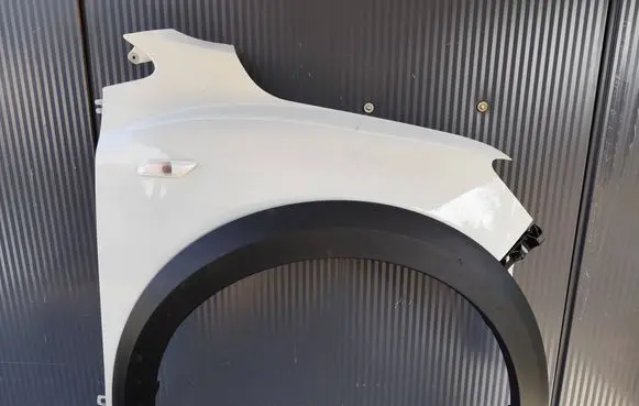 Dacia Sandero III Fender SANDEROIIIBLOTNIK